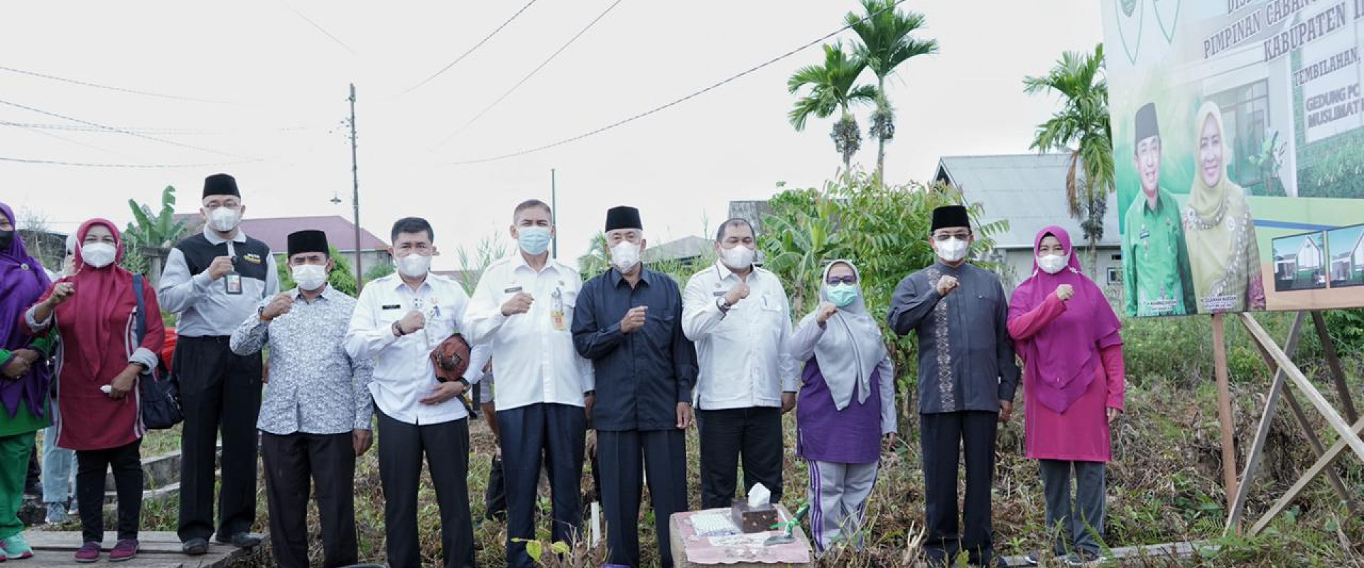 Bupati HM.Wardan Letakan Batu Pertama Pembangunan Gedung PC. Muslimat NU Inhil