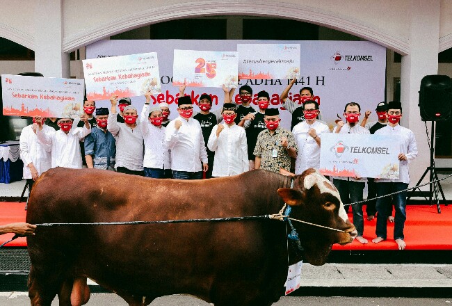 Telkomsel Salurkan Hewan Kurban Untuk 43.000 Penerima Manfaat
