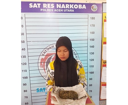 Demi Suami, Wanita Ini Sembunyikan Ganja di Celana Dalamnya