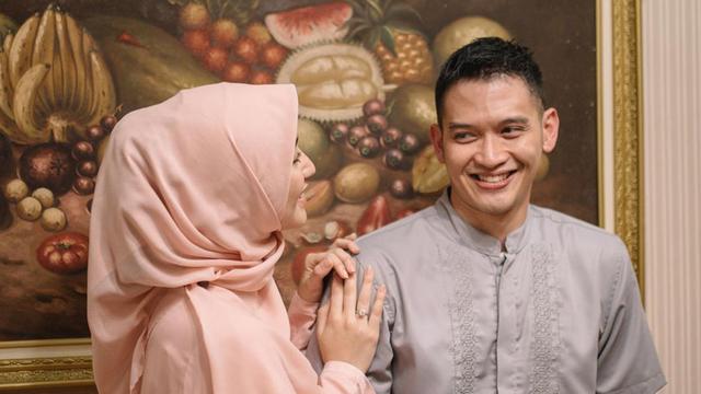 Tiga Alasan Rezky Adhitya Tak Mau Umbar Foto Pasangan di Medsos