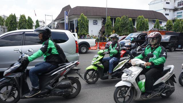 Pendapatan Ojek dan Taksi Online di Pekanbaru Menurun Drastis Akibat Corona