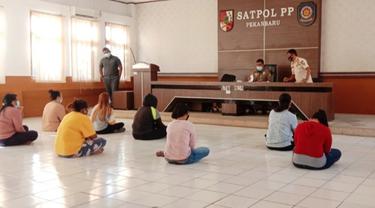 Razia Panti Pijat Plus-Plus, Wanita Hamil Tua di Pekanbaru Ikut Terjaring Satpol PP
