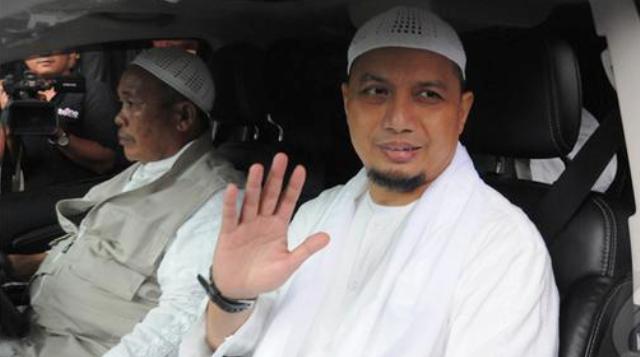 Perawatan Intensif, Ustaz Arifin Ilham Diberangkatkan Ke Malaysia 