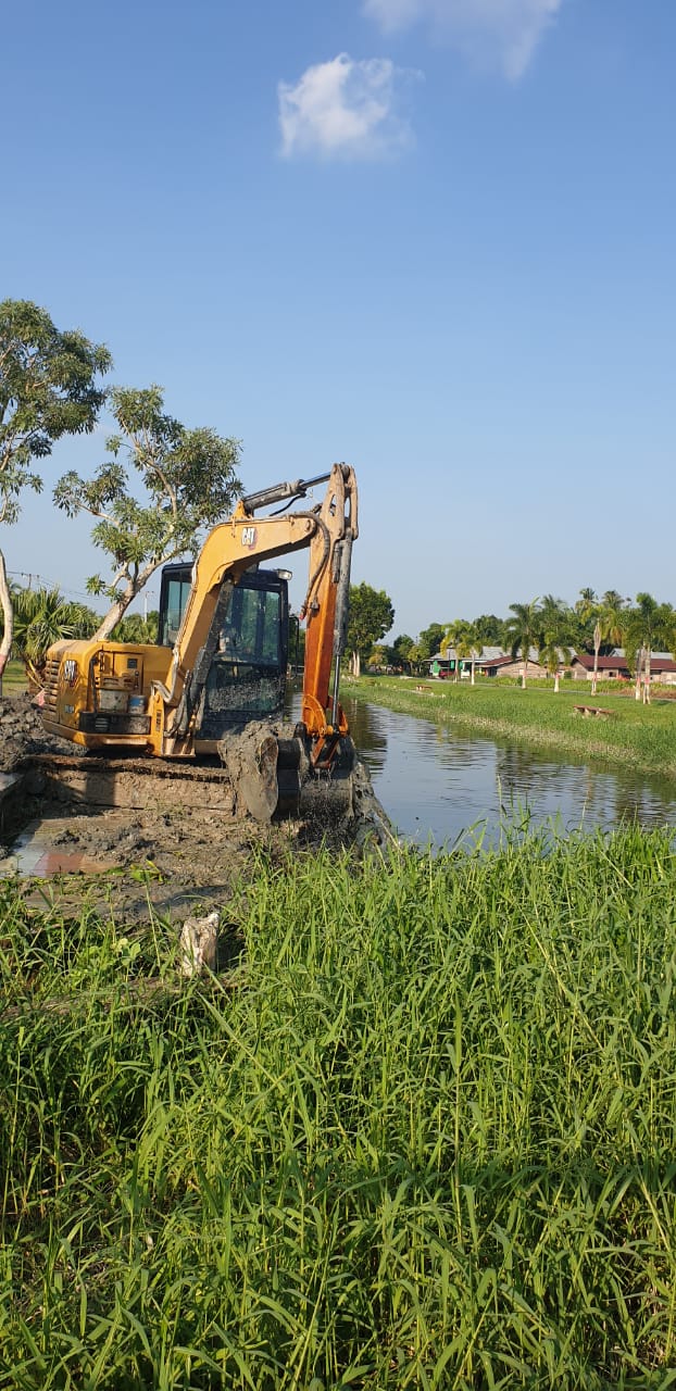 Sebelum Banjir Melanda, DLH Rohil Normalisasi Parit dan Drainase