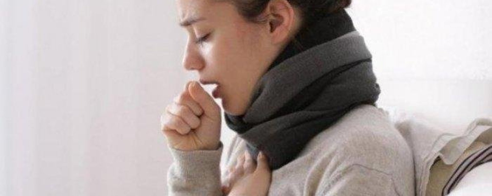 Mayoritas Pasien Corona di RI Alami Gejala Batuk Sebelum Dinyatakan Positif