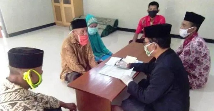 Sah! Kakek 99 Tahun Ini Nikahi Pujaan Hatinya Saat Pandemi Corona