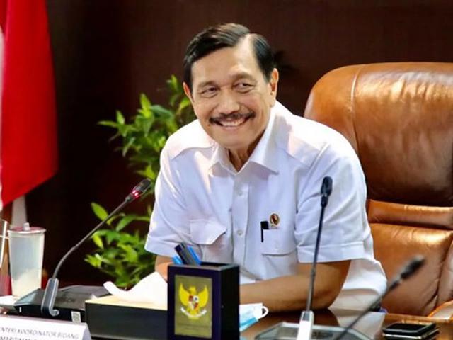 Luhut Suruh PNS Kerja Dari Bali: Semuanya Dibayarin Negara!