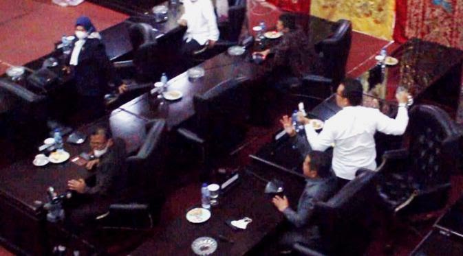 Sidang RPJMD Kabupaten Solak Ricuh, Wakil Rakyat Saling Lempar Asbak