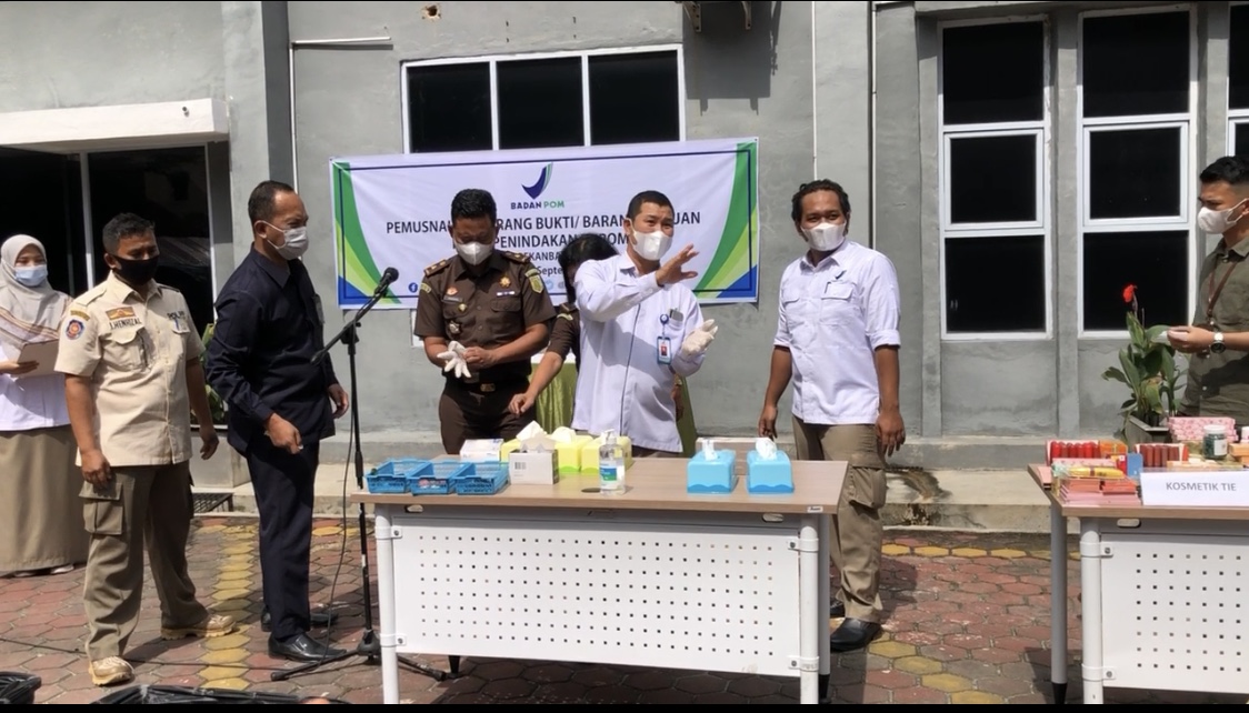 BBPOM Pekanbaru Musnahkan  1.364 Item Produk Ilegal Senilai Rp1,6 Miliar