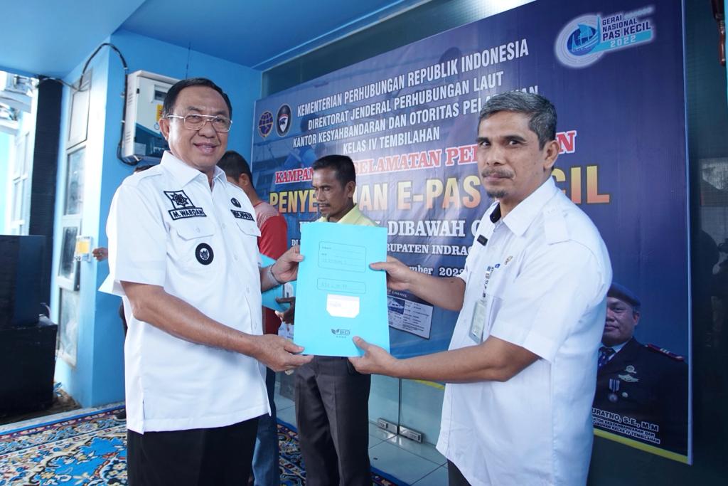 72 Pemilik Kapal Motor di Inhil Terima E- Pas Kecil dari Pemkab Inhil dan KSOP 