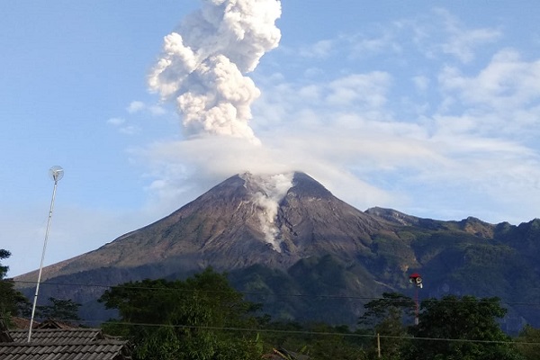 Gunung Merapi di Yogyakarta Berstatus Waspada