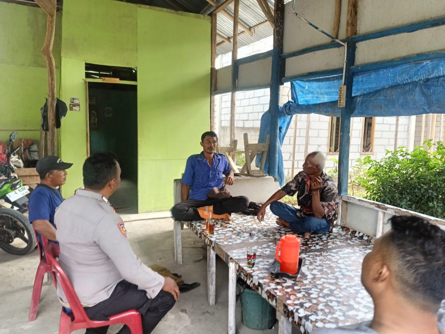 Bhabinkamtibmas Bincang Santai Bersama Warga,  Sampaikan Pentingnya Ketahanan Pangan