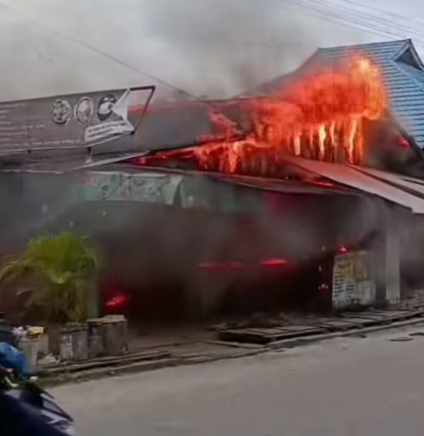 Kebakaran Hanguskan 10 Bangunan di Pangkalan Kerinci