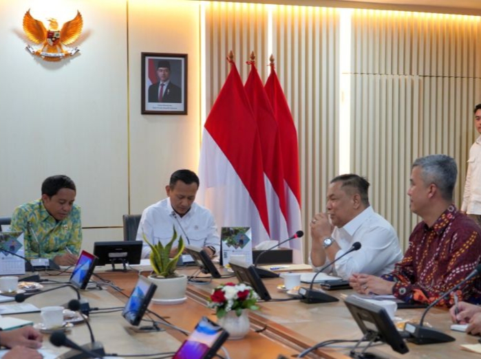 Plt Gubri Riau Temui Menhut, Bahas TNTN hingga Jalan Dumai–Sinaboi