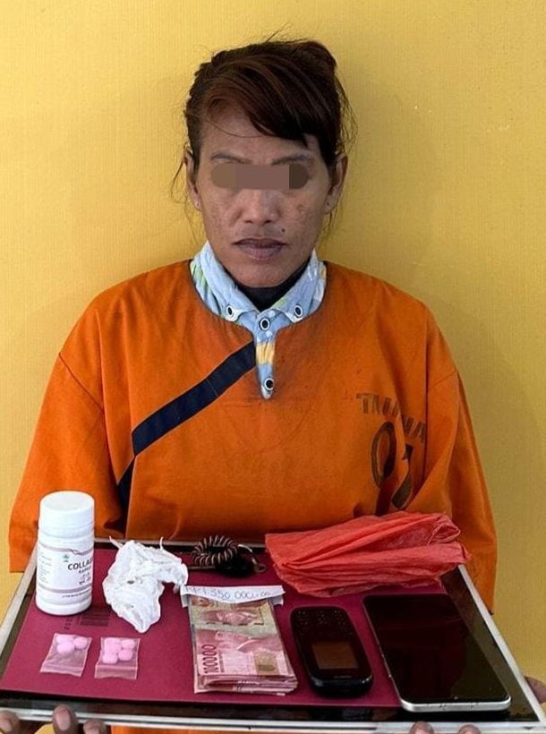 Polres Inhu Ringkus Wanita Pengedar Pil Ekstasi di Warung Remang-remang