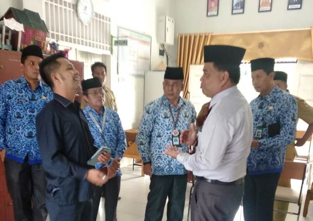 Didampingi Kadisdik Pekanbaru, Tengku Azwendi Fajri Sambangi SMPN 38 
