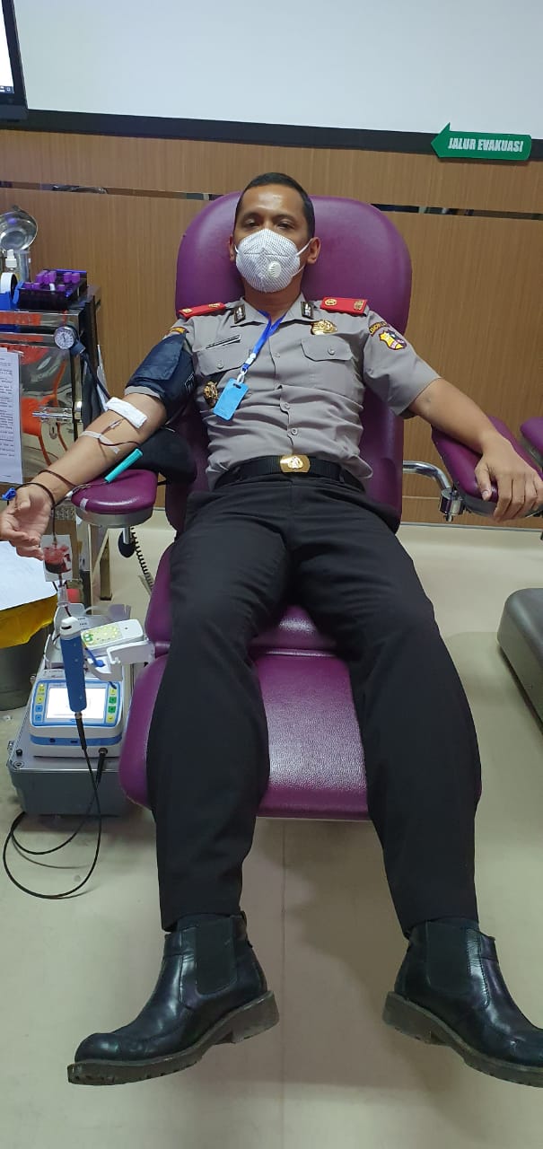 Peduli, Serdik Sespimmen Polri Dikreg ke-60 Basa Emden Banjarnahor SIK, MH Donorkan Darahnya