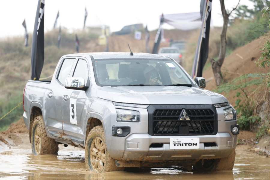 MMKSI Ajak Jurnalis Jajal Keandalan Mitsubishi All-New Triton di Medan Off-Road Perbukitan