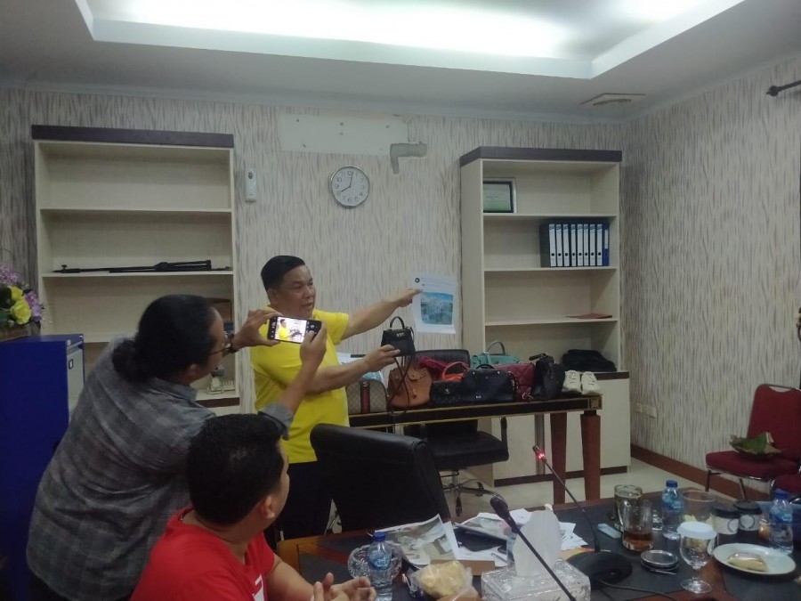 Pamer Kemewahan Istri-istri Pejabat, CERI : Usut Kekayaanya, Sekda Riau : Itu Barang KW