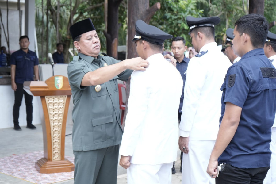 Lantik 57 Pj Kades, Bupati Kuansing: Jadilah Pemimpin yang Dekat dengan Masyarakat