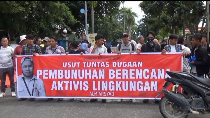 Massa Aktivis Lingkungan Desak Polisi Usut Tuntas Pembunuhan Arsyad Rahim