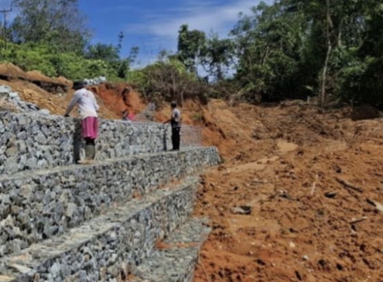 Dikepung Longsor, UPT PUPR Riau Benahi Jalan Vital Menuju Candi Muara Takus