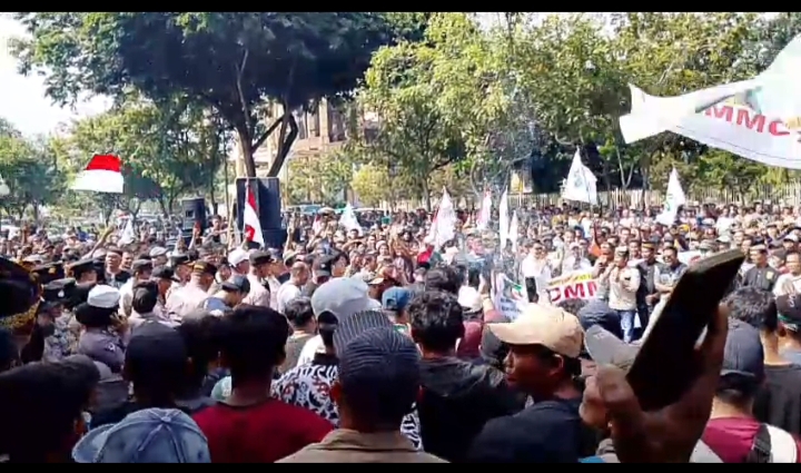 Unjuk Rasa Penolakan Penyitaan Kebun Warga Dijaga 1.321 Personel Polresta Pekanbaru