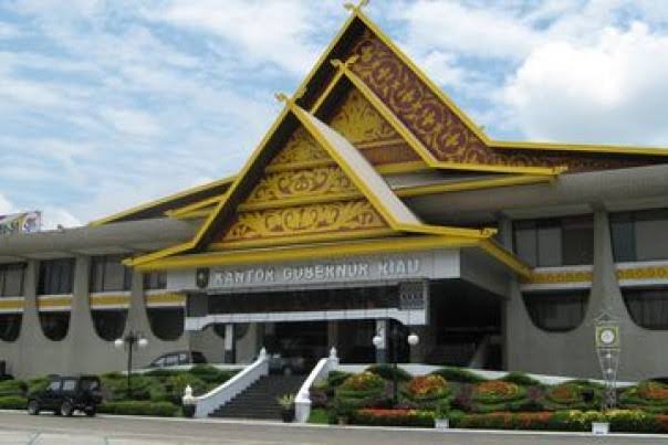 Lusa Pemprov Gelar Sholat Idul Adha di Halaman Kantor Gubernur Riau