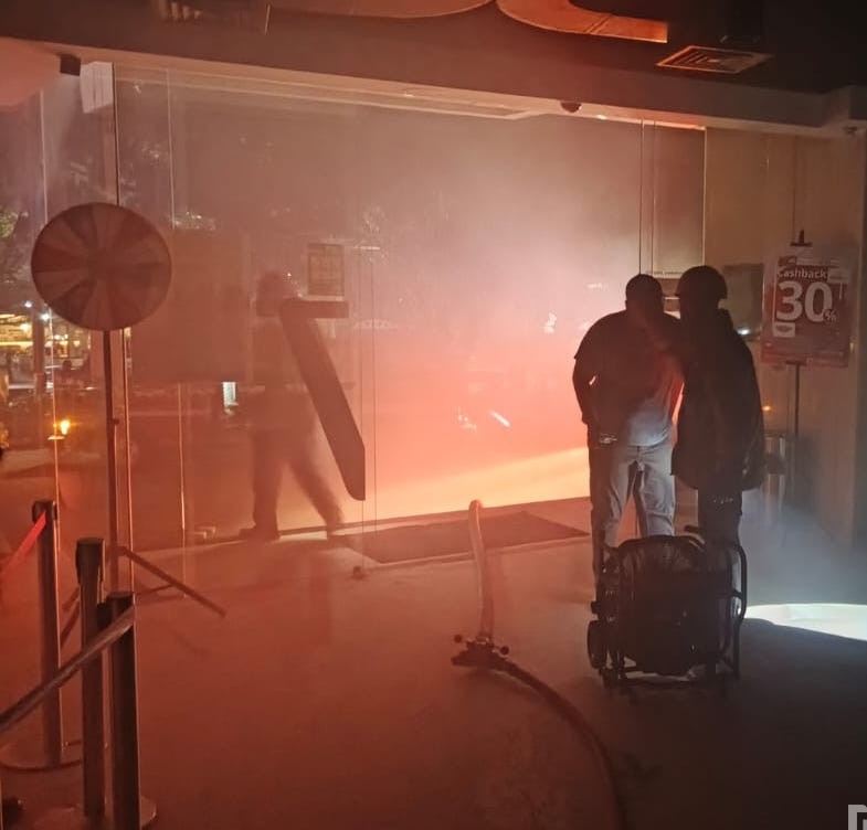 Api Lahap Dapur Vanholano Van Square di Jalan Sudirman Pekanbaru