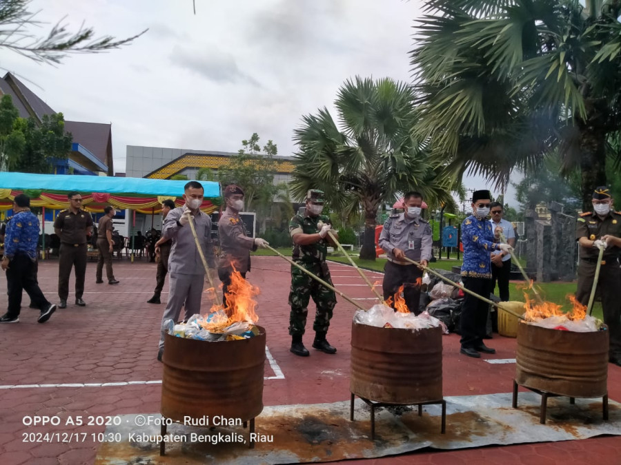 Kejari Bengkalis Musnahkan Barang Bukti 187 Perkara