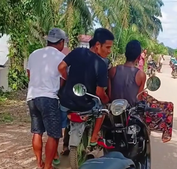 Heboh Video Jenazah Digotong Warga Kampar, Camat Tapung Hulu Beri Penjelasan