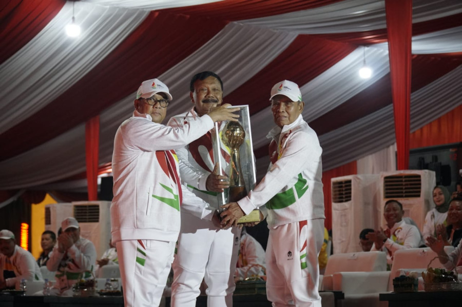 Hattrick Juara Umum, Piala Bergilir PORWIL Sumatera Tetap di Riau