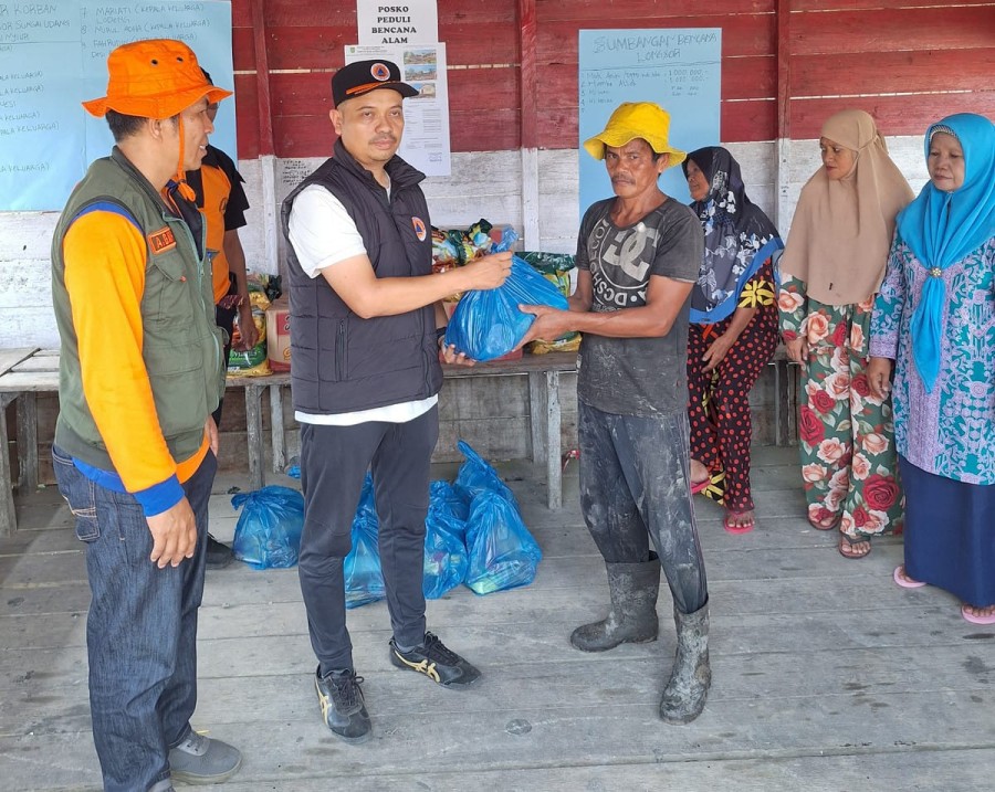 BPBD Inhil Gerak Cepat Salurkan Bantuan untuk Korban Abrasi Sungai Nyiur