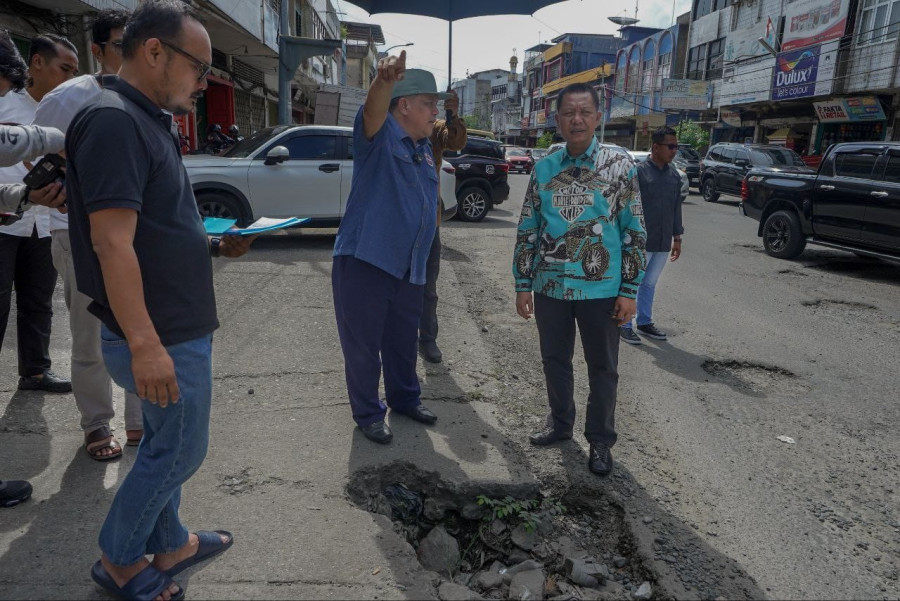 Pj Gubri SF Hariyanto Langsung Tancap Gas Perbaiki Jalan Rusak di Pekanbaru