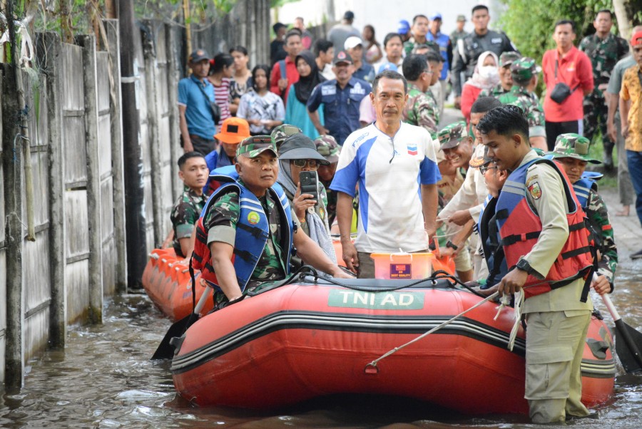 Danrem 031/ Wira Bima Turun ke Lokasi Banjir, Berikan Bantuan ke Warga Rumbai