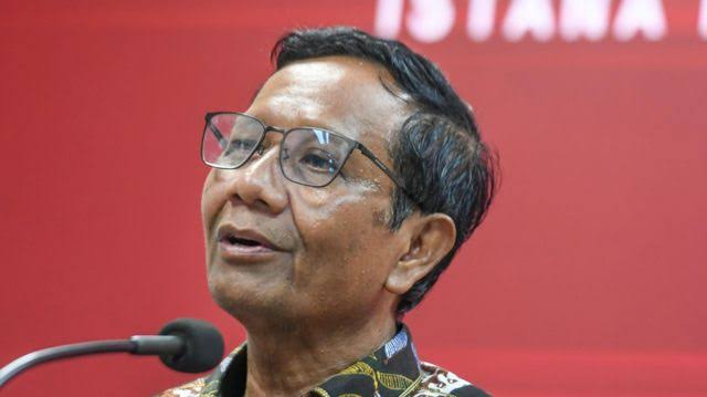 Mahfud Ingatkan PTUN Tak Main Kabulkan Gugatan Anwar Usman