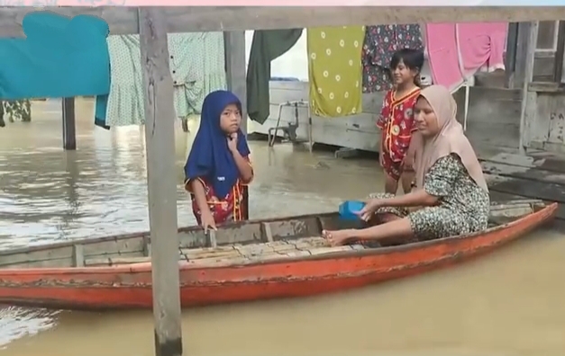 BPBD Riau Distribusikan 12 Perahu Karet pada Daerah Terdampak Banjir