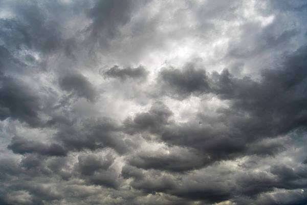 Hari Ini Riau Berawan, Sebaran 26 Titik Panas Masih Mengintai