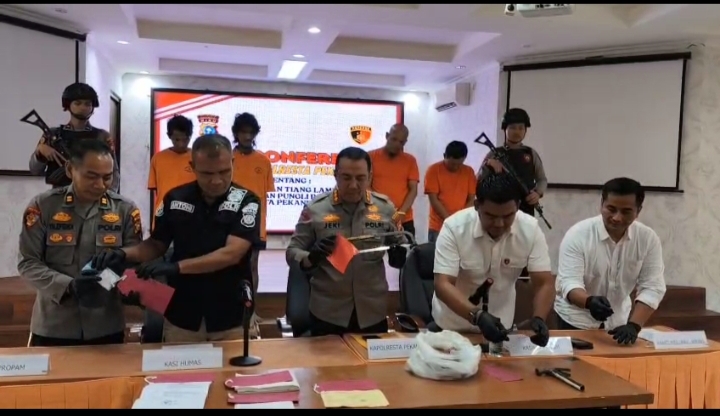 Pungli Berkedok Retribusi Sampah, Dua Eks THL DLHK Pekanbaru Ditahan