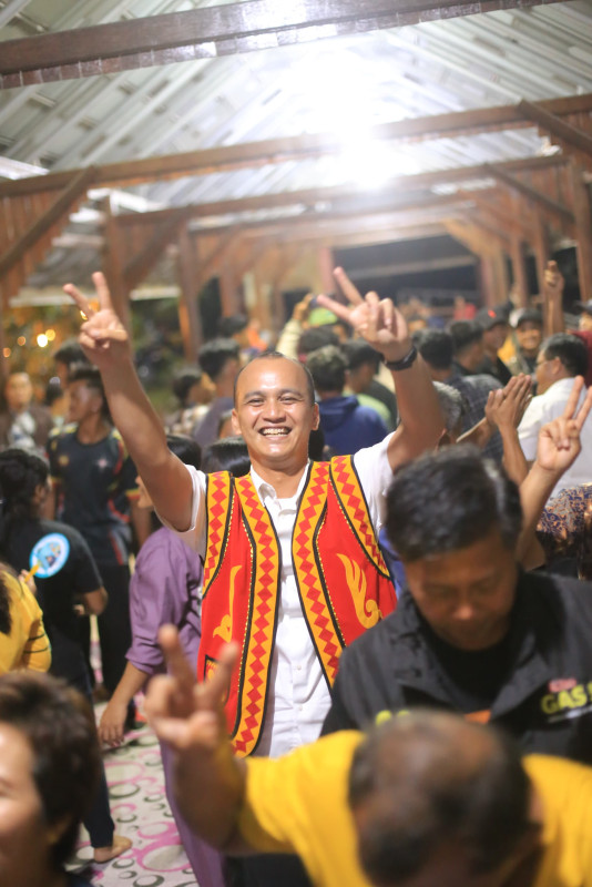Turun Kampanye, Tokoh Muda Minas Ini Jatuh Hati pada Kesederhanaan Cabup Dr. Afni