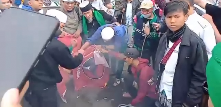 PDIP Akan Proses Hukum yang Bakar Bendera Partainya di Depan Gedung DPR