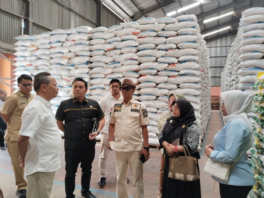 Sambangi Gudang Bulog, Komisi II Pastikan Ketersediaan Beras Aman