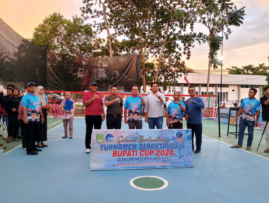 Mewakili Bupati, Kadis Kominfo Rohul Sofwan Tutup Turnamen Sepak Takraw