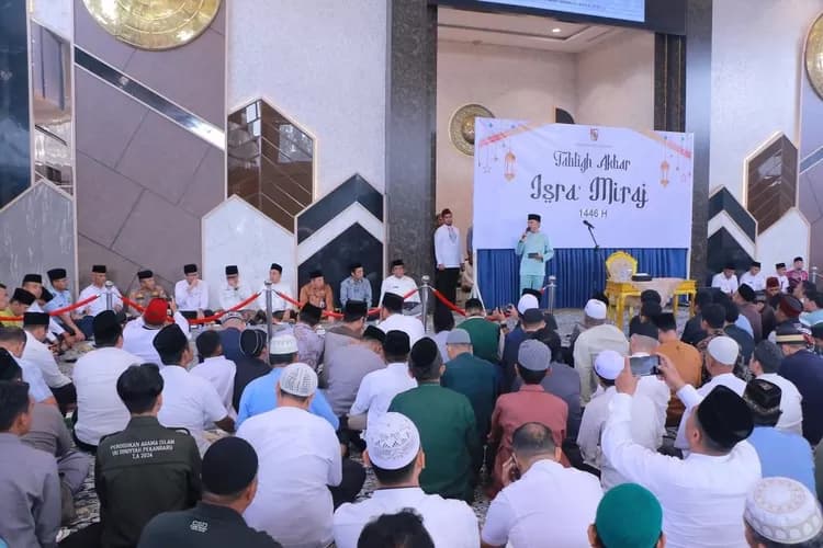 Peringati Isra’ Mi’raj, Ketua DPRD Isa Lahamid Hadiri Tabligh Akbar