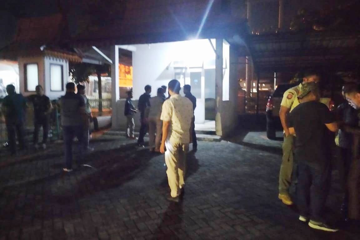 Pos Kantor Satpol PP Riau Dimolotov