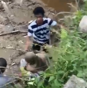 Jembatan Rusak di Inhil Nyaris Renggut Nyawa Ibu dan Anak