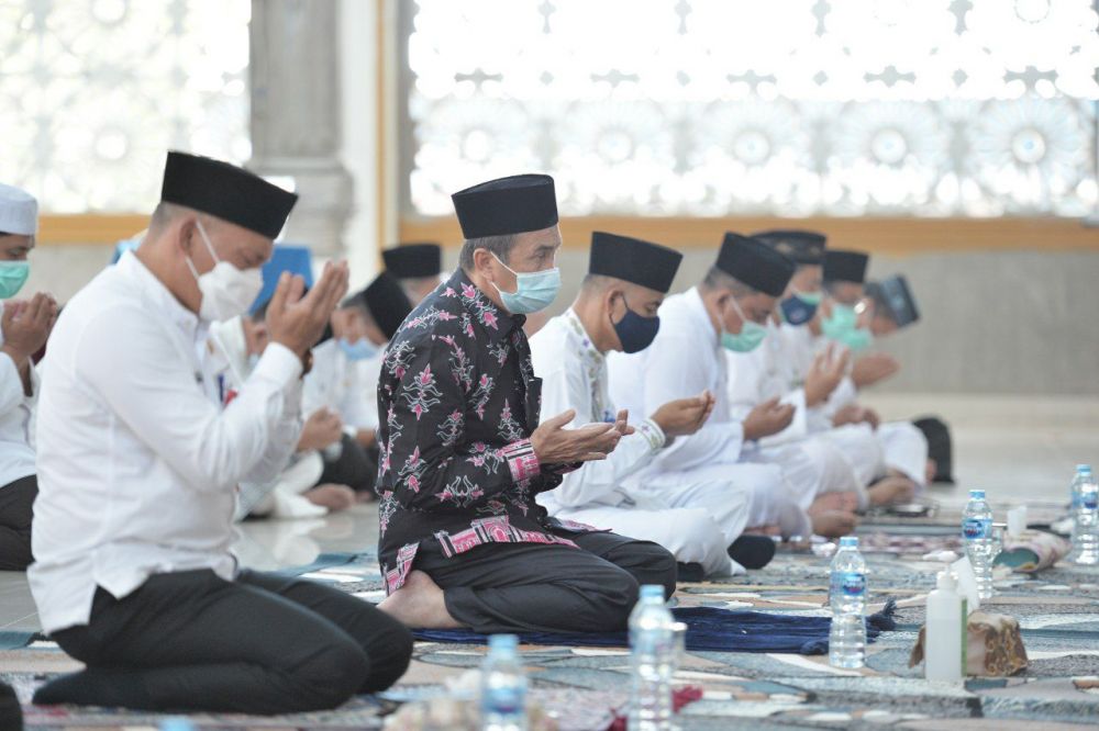Gubri Gelar Sholat Hajat, Minta Pandemi Covid-19 Segera Berakhir