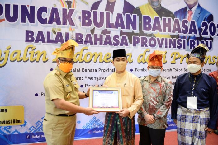 Wagubri Hadiri Acara Puncak Bulan Bahasa Riau 2020, Ini Para Peraih Anugerahnya