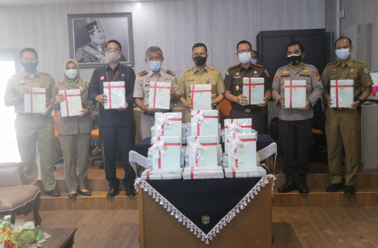 Pemkab Siak serahkan 1811 sertifikat Tanah untukMasyarakat Kecamatan Koto Gasib dan Sabak Auh
