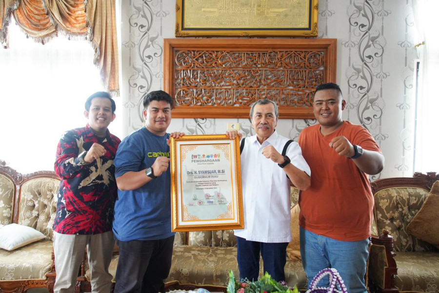 Cipayung Plus Beri Penghargaan pada Mantan Gubri Syamsuar